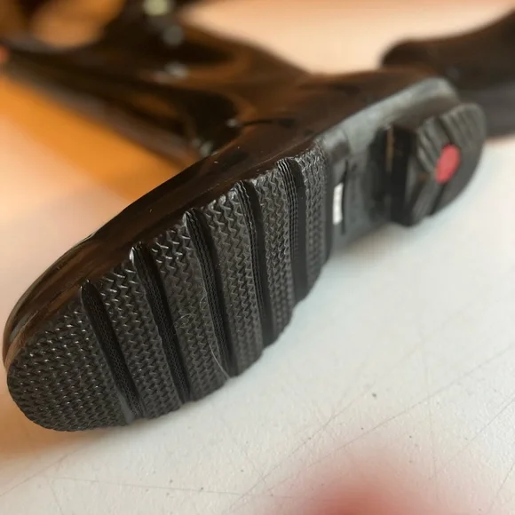 Cleaning out the closet!!! Hunter RainBoots. Woman’s size 8! - Picture 3 of 3